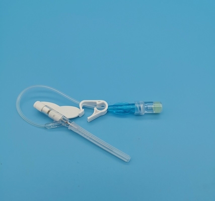tipo disponible infusión rutinaria de la mariposa de la cánula 22G IV para los adultos azules